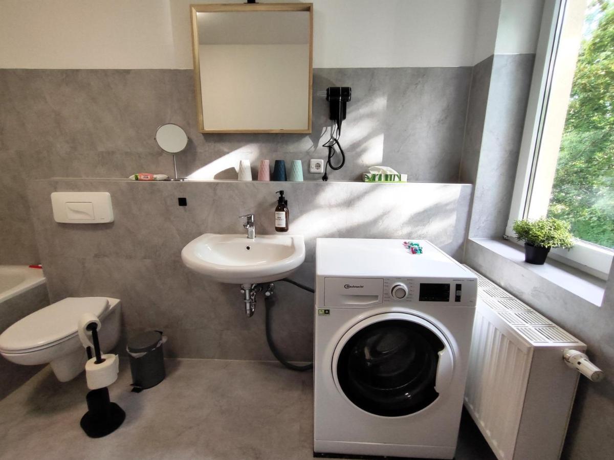 Bohnapartments Bechstein - Sehr Ruhig - 3 Schlafzimmer - Balkon - Gratis Stellplaetze- Wlan - Vollausstattung Neudietendorf ภายนอก รูปภาพ