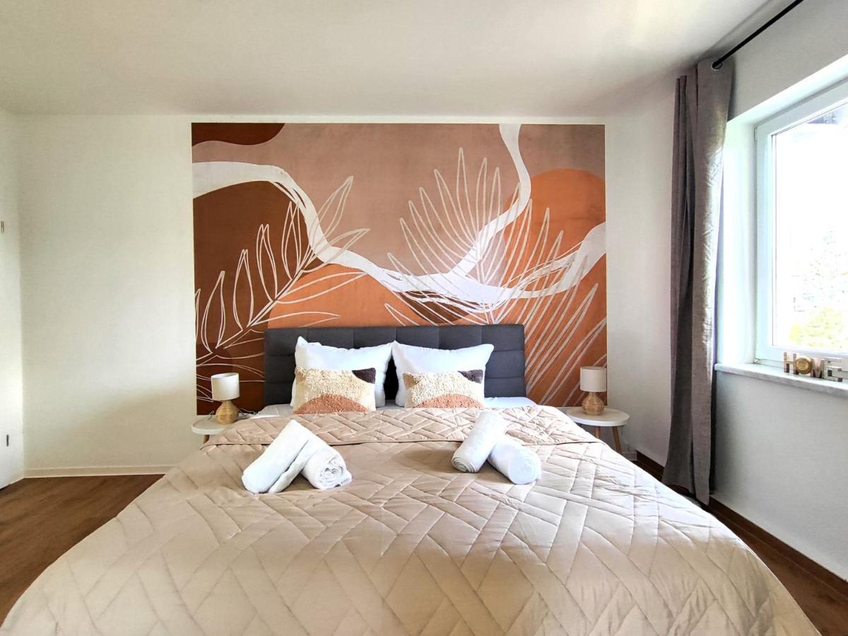 Bohnapartments Bechstein - Sehr Ruhig - 3 Schlafzimmer - Balkon - Gratis Stellplaetze- Wlan - Vollausstattung Neudietendorf ภายนอก รูปภาพ